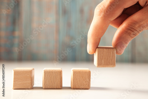 Konstfotografi business strategy concept. wooden cubes in hand