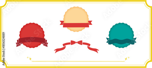 クリムゾンレッドとティールグリーンとペールオレンジの3色のスカラップ型バッジと赤いリボンが配置された、ゴールドの飾り縁フレーム付きランキング・アワード用タイトルラベルセット、ベクターイラスト