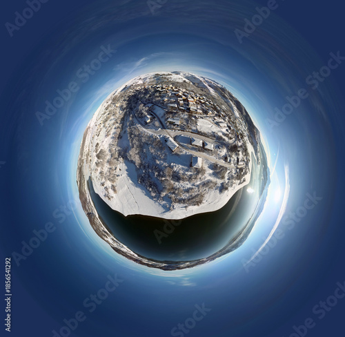 Vista aerea del lago di Campotosto in Abruzzo. Freddo Neve e un panorama meraviglioso.
