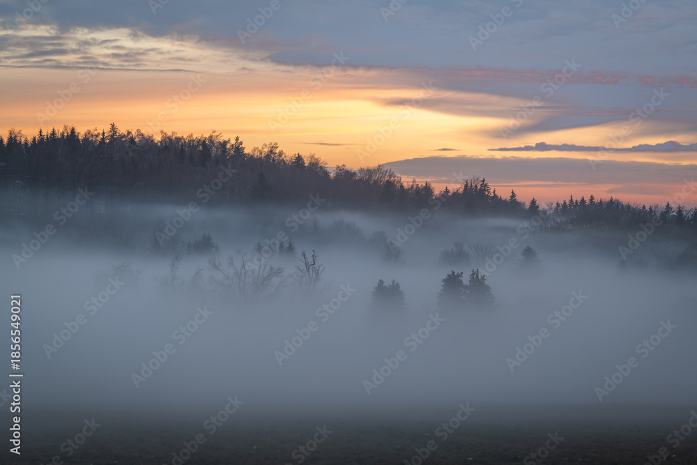 Obraz premium Winter sunset with inversion fog from valleys in Nemci village