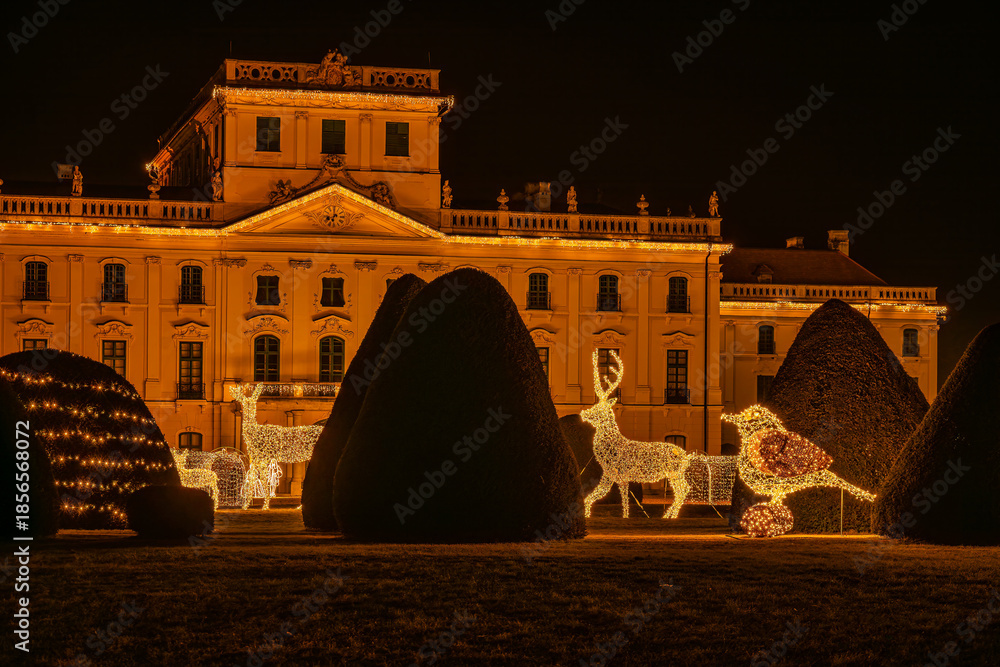 Φωτογραφία Christmas reindeer and bird light sculptures in Eszterházy Palace garden