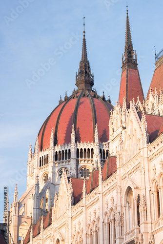 Canvas Print parliament building in budapest