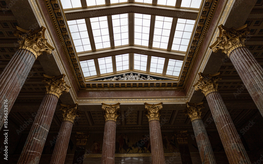 Obraz premium Inside of the Parliament of Austria with marble columns and glass roof