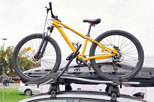 Bicycle on roof of car with special mounts