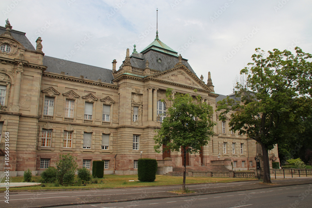 Obraz premium stone hall (court of appeals) in colmar in alsace in france 