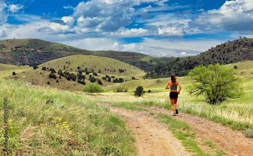 Foto Jogger on the Elk Range Trail in Jefferson County, Colorado's Centennial Cone Pa