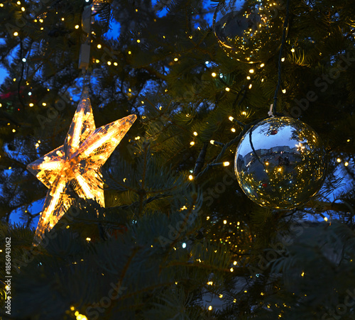 Christmas star - star-shaped Christmas tree decorations