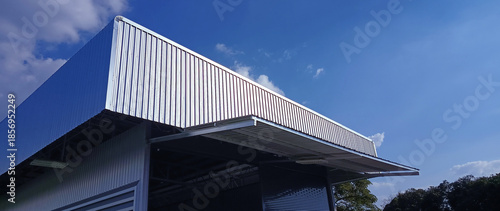 Foto Metal sheet roof curve on blue sky