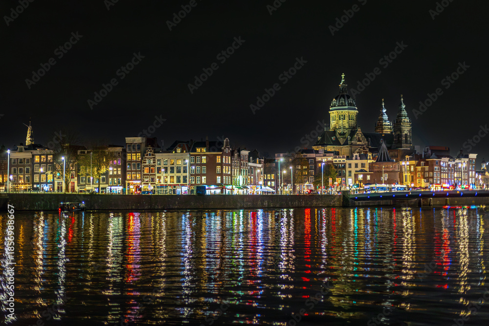 Obraz premium night view of amsterdam