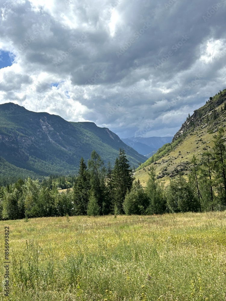 Obraz premium Isolated adventure captured through shadowed ridges and distant