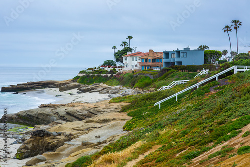 Beautiful houses along the beach in La Jolla 