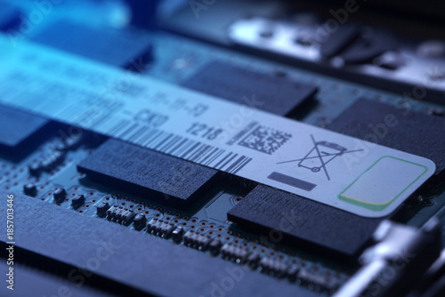 Fotografia Artistic macro photography of a RAM module illuminated by blue light