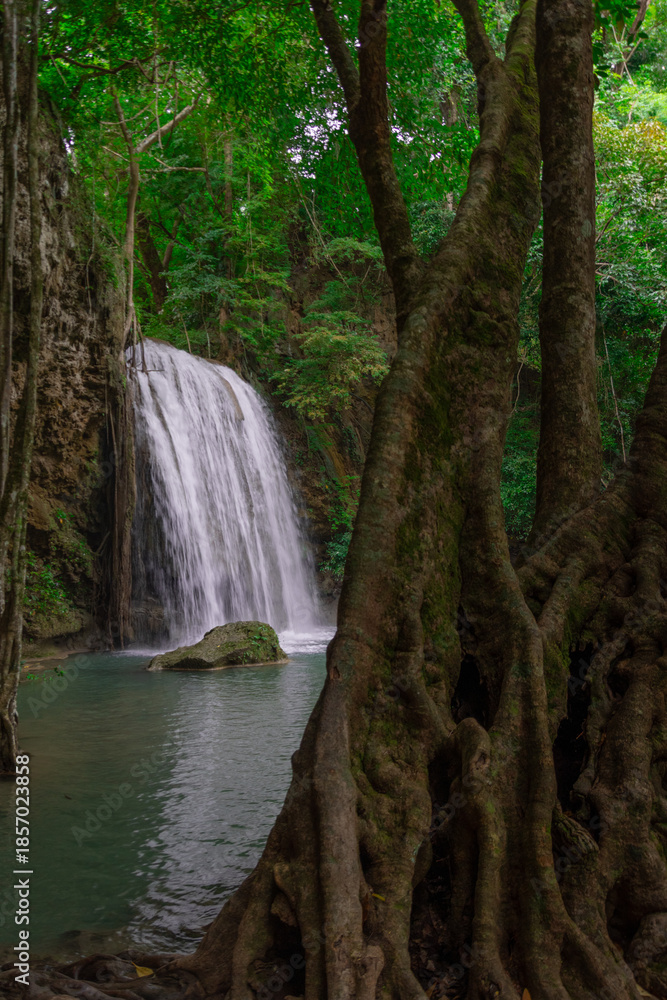 Obraz premium The magnificent waterfalls of Erawan National Park, in Kanchanaburi province, Thailand