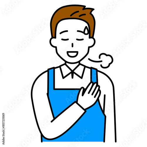 胸に手を当ててホッとするエプロン姿の男性