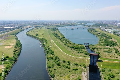 Schilderij op canvas 荒川と彩湖の空撮画像（埼玉県と東京都の県境）