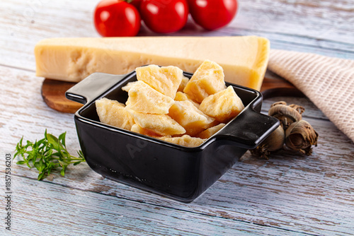 Fotografija Parmesan cheese pieces in the bowl