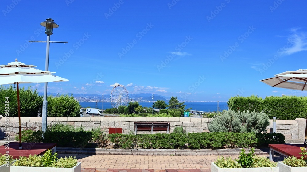Obraz premium 青空広がる夏の淡路島テラスからの絶景