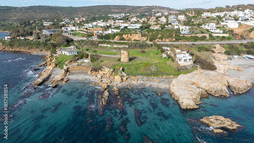  Vista aérea de la playa de Chullera en la costa del sol de Málaga, España