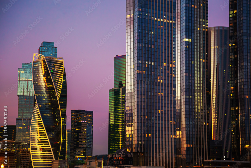Obraz premium High-rise buildings of the Moscow City business center on the banks of the Moskva River.