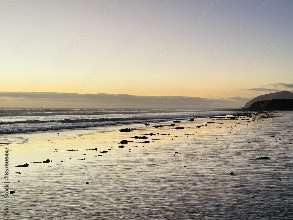 Obraz premium Surfing At Ventura County Line