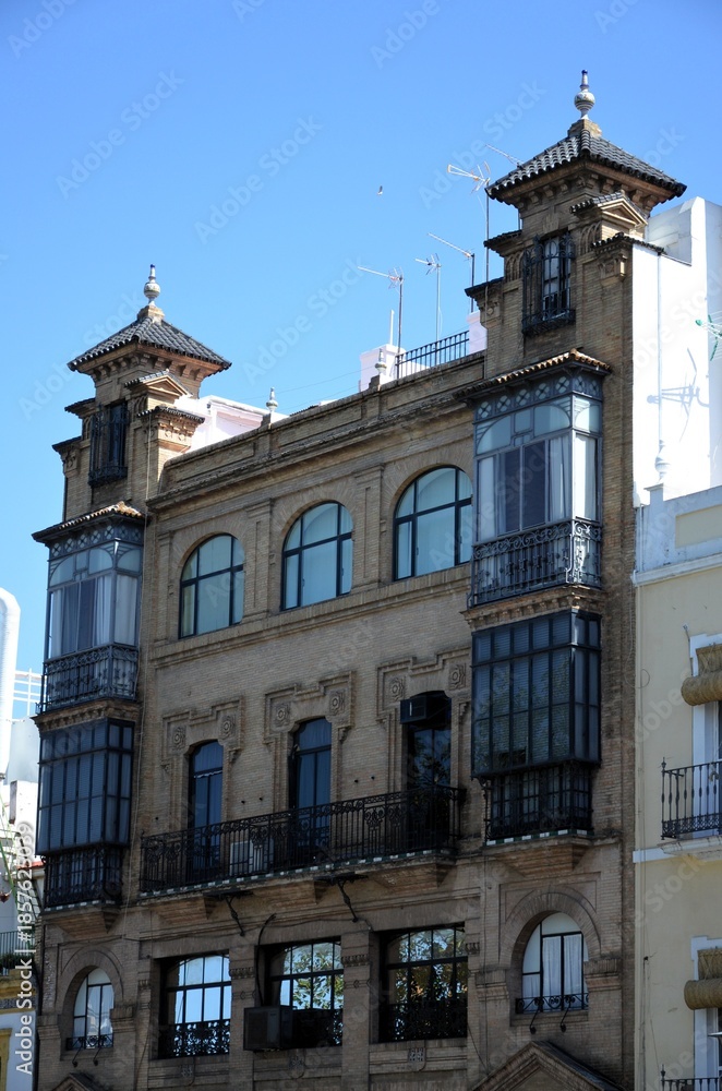 Obraz premium Art Nouveau facade with typical balcony and bay window in cast iron and glass