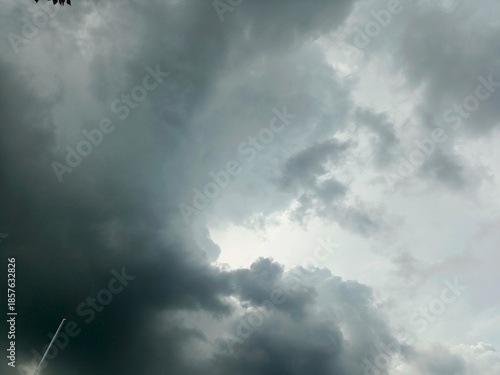 Fotografía Dark Storm Clouds Forming in the Sky Before Rainfall