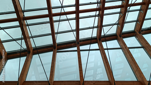 Vue de l'intérieur d'une verrière.