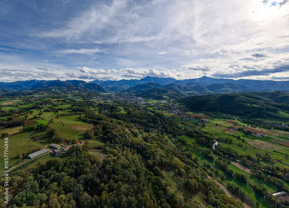 Naklejka premium Pic du midi de Bigorre et sa vallée