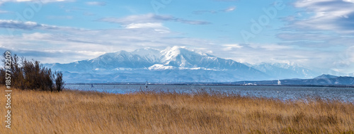 Foto Le massif du Canigou sous la neige en décembre 2025.