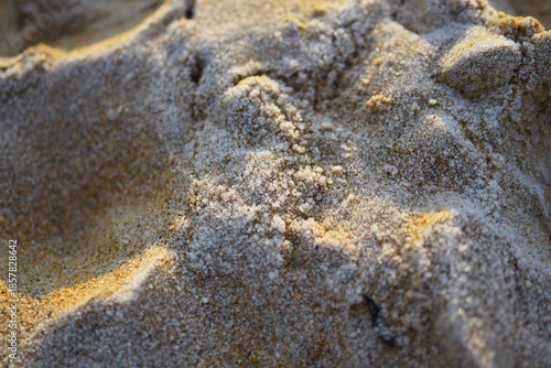 Plage de Saint-Malo le matin en hiver, sable gelé