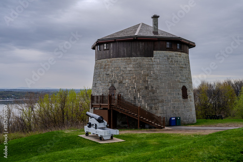 Fotografía Historic Martello tower with cannon on grassy hill