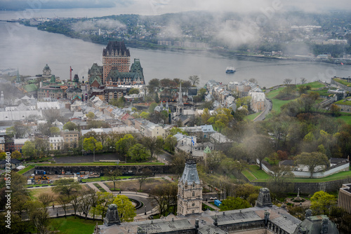 Φωτογραφία Aerial view of Château Frontenac and Old Quebec City in the fog