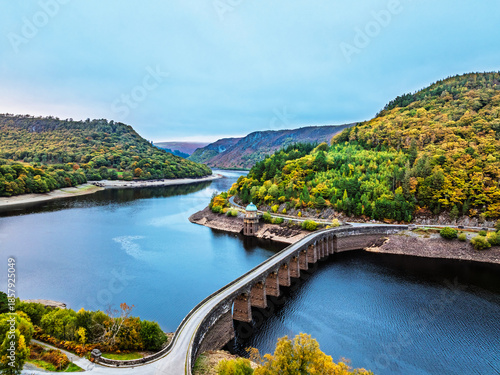 Schilderij op canvas Autumn over Garreg Ddu Dam from a drone, Elan Valley, Caban-Coch Reservoir, Rhay