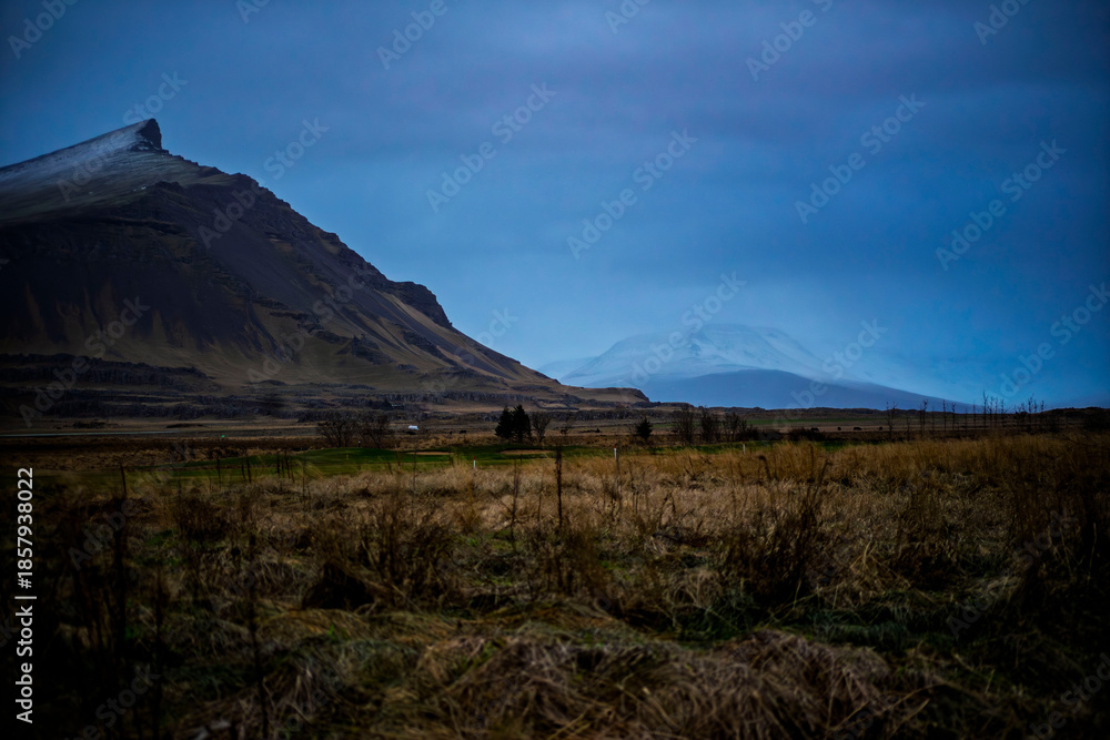 Obraz premium Misty Coastal Landscape of Akranes with Akrafjall Mountain