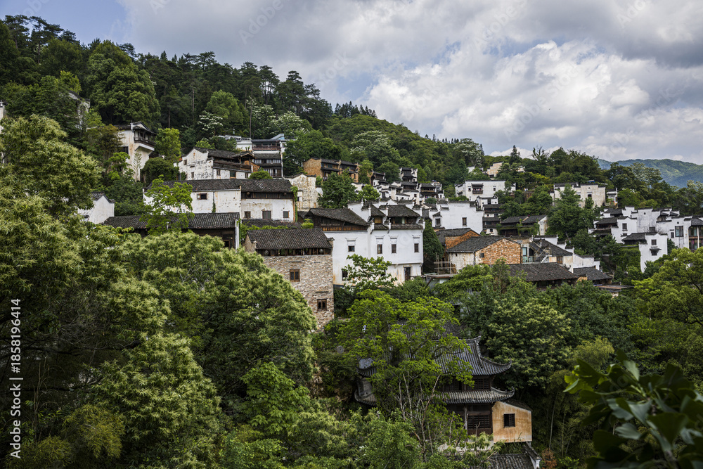 Fototapeta premium Wuyuan Village Huangling - Traditional Chinese Architecture in Mountains