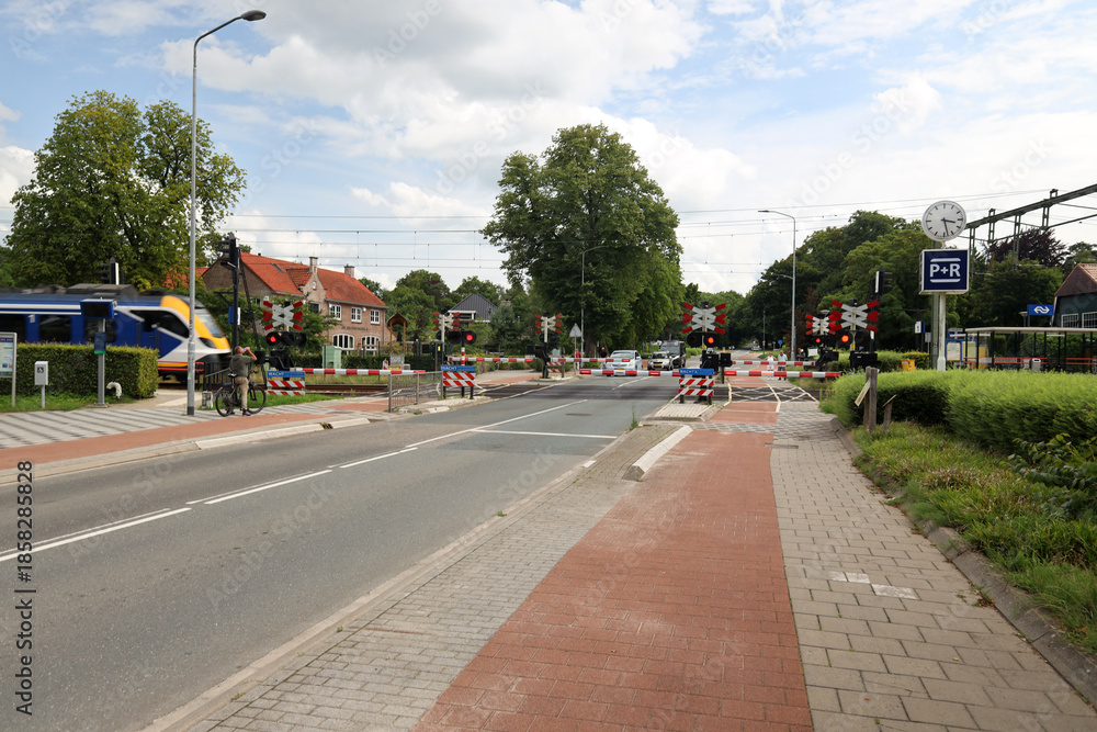 Fotografie SNG regional commuter train at crossway in Wezep