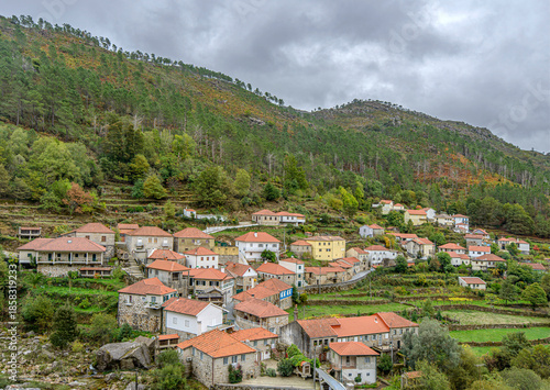 Vue du village de Peneda, dans le parc national de Peneda-Gerês, Minho, Portugal