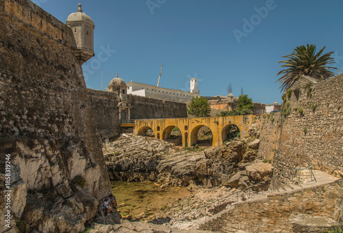 Pont d'accès au fort de Peniche, ancien pénitencier, Portugal