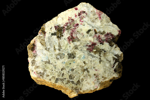 Fotografi Crystalline Rock with Purple Eudialyte Crystals from Antsiranana in Madagascar