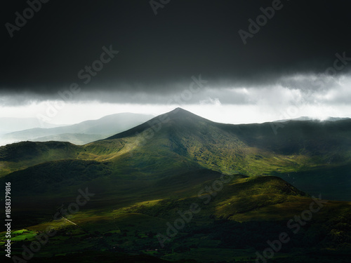 Photos A stunning view of rugged mountain peaks in Ireland