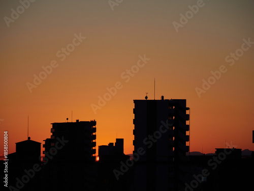 Wallpaper Mural 綺麗な夕方の空と街の住宅街の風景 Torontodigital.ca