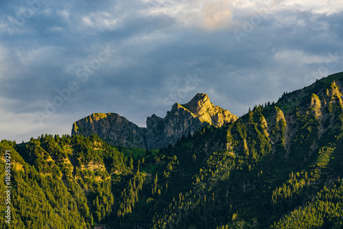 Blick von Pfronten auf den Breitenberg und Aggenstein in den Allgäuer Alpen