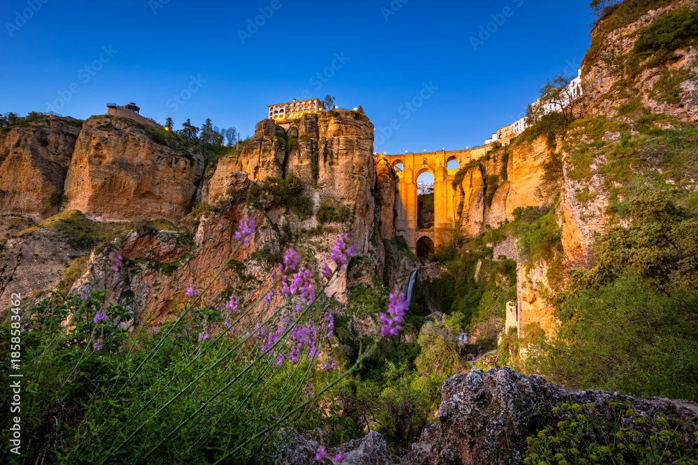 Ταπετσαρία View of El Tajo de Ronda, a deep, dramatic gorge dividing the city, with a bridg
