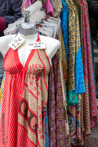 Fotografia de rua na Feira do Rastro em Madrid, Espanha