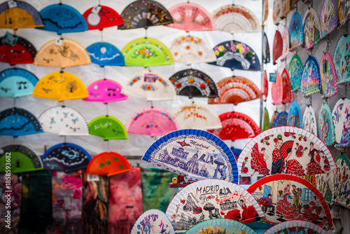 Fotografia de rua na Feira do Rastro em Madrid, Espanha