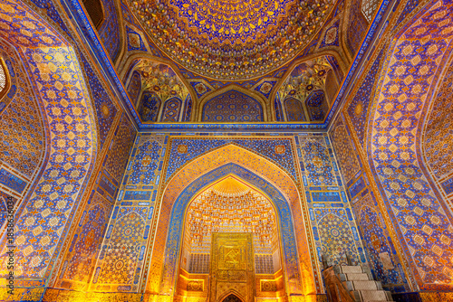 Fényképezés Detail of gold mosaic dome in Madrasa in Oezbekistan