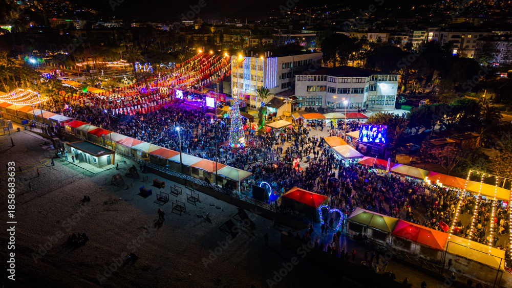 Obraz premium Drone View of Alanya Christmas Market at Night
