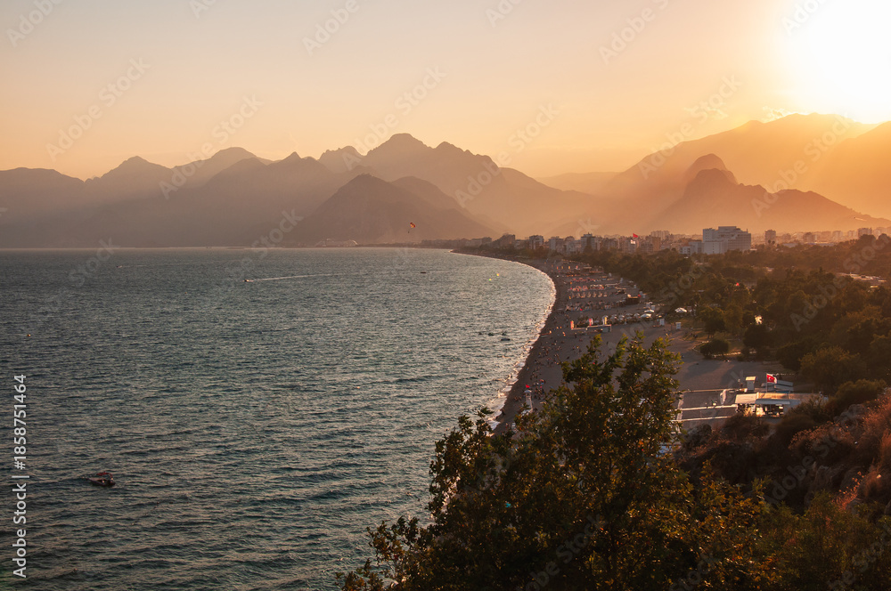 Naklejka premium Sunset at Antalya Konyaaltı beach.