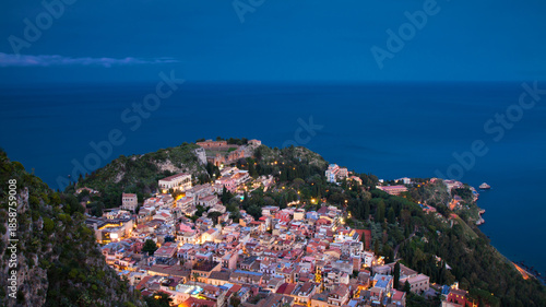Tablou pe pânză Panorama of Taormina during the blue hour
