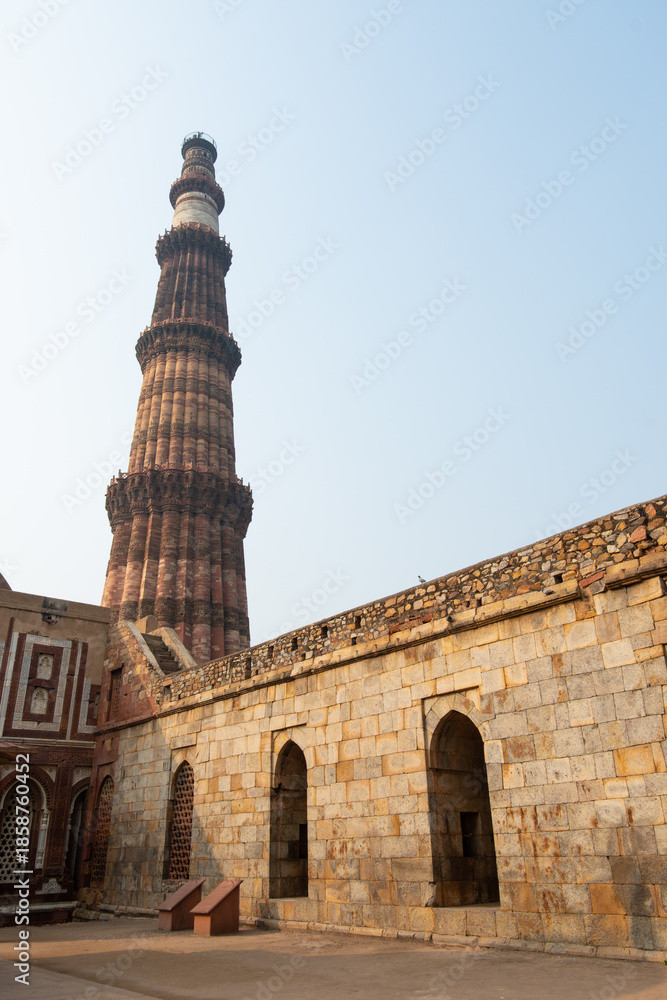 Obraz premium Historic tower Qutub Minar in India.